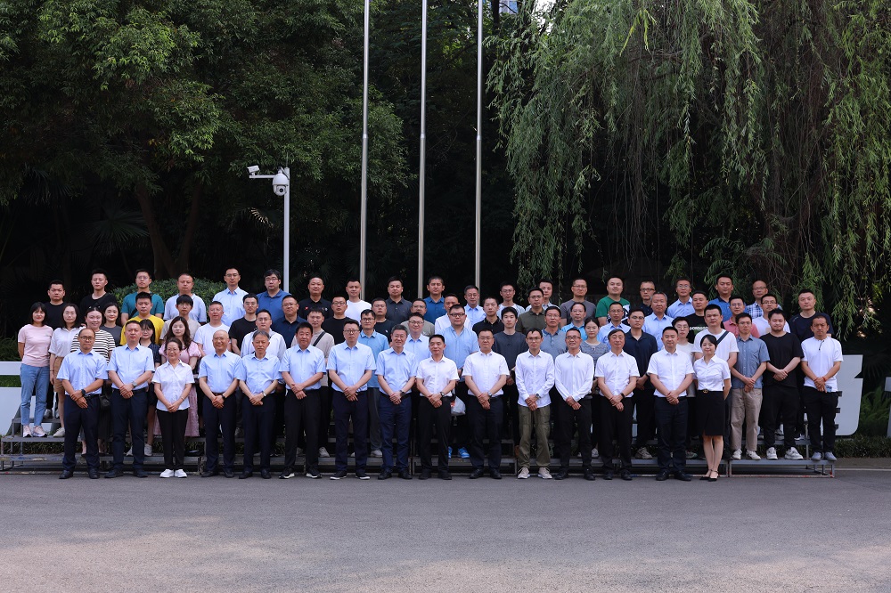 1716513279065095325.jpg 合影2.jpg